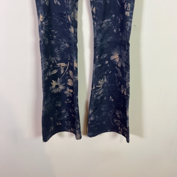 Free People We The Free Women’s Penny Pull Printed Navy Combo Flare Jeans 26 New - Picture 3 of 9
